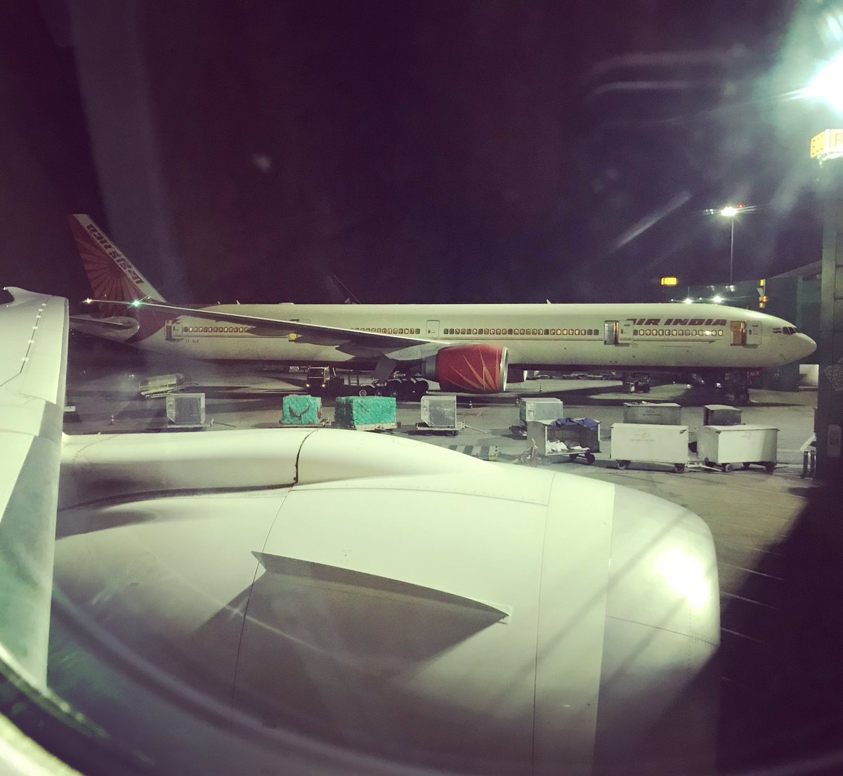 nishantssit's tweet photo. The Beauty and the Beast — AI103 (Boeing 777-337R) getting ready for Washington(IAD) at Delhi airport. View from AI161 (Boeing 787-8 Dreamliner - Delhi -> London) #airindia #ai161 #ai103 #boeing #boeing777 #boeing787 #dreamliner787 #delhiairport @airindiain @AirIndia_assist https://t.co/z4ytZxbnum