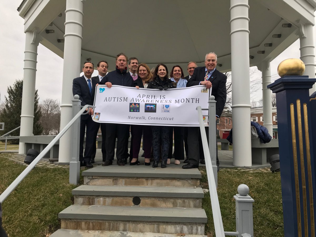 Yloves1's tweet image. #assumecompetence ⁦@NorwalkPS⁩ #LightItUpBlue ⁦@Yloves1⁩ thank you for moving beyond awareness to action!