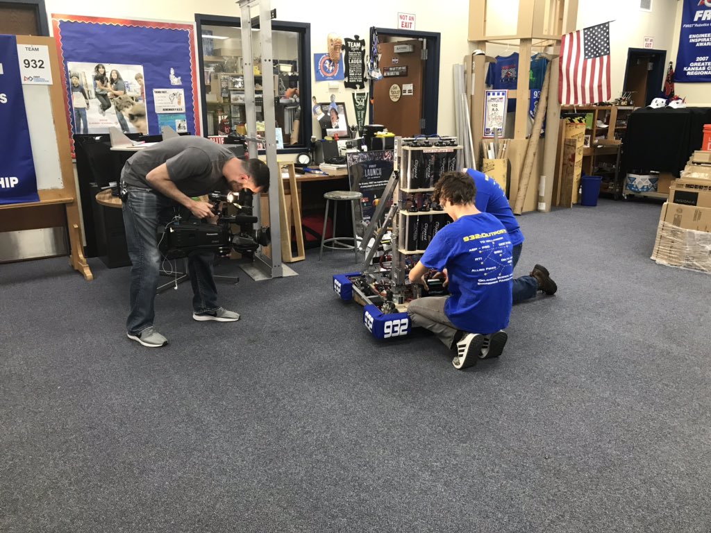 TulsaSchools's tweet photo. Memorial High senior Chase Parker talks with @FOX23 about qualifying for the FIRST Robotics Competition. Catch the story at 6 tonight on Fox 23!
#GoChargers #TPSsuccess #OklaEd #TeachTulsa https://t.co/aVE3FkezUE