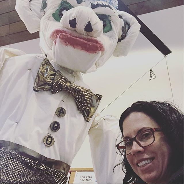 burn_zozobra's tweet photo. Seems like everybody wants to visit Zozobra! @juliecrabill took this selfie at while she was having "A little old man gloom time before my @iflysantafe meeting." .
.
.
#zozobra #oldmangloom #traveltuesday #flylocal #flydifferent #iflysantafe #santafenm #thecitydifferent #san… https://t.co/7ioRIhbDLi