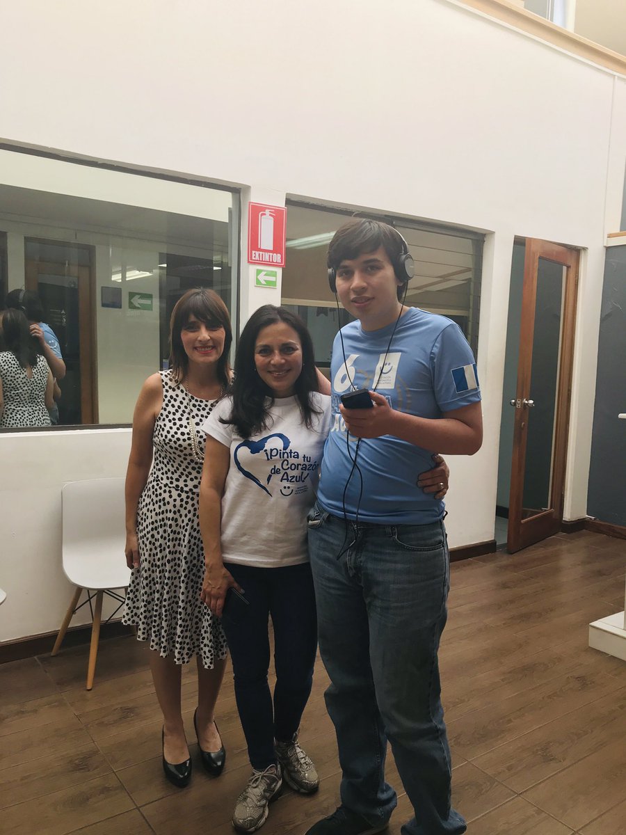 sobremesaeu's tweet photo. En el #DiaMundialAutismo nos acompañaron Karen Gudiel, Presidenta de la Asociación Guatemalteca por el Autismo y su hijo, Kenneth. Más información en https://t.co/0DOHnSq3xg https://t.co/gzZTRYKmtd