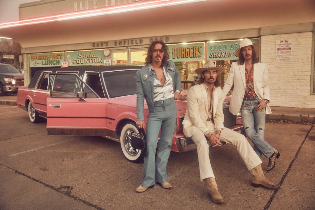 pandoramusic's tweet photo. "Long live the blues, they're keeping me in business," sings Texas trio @MidlandOfficial on their harmony-filled new track "Mr. Lonely." Hear the playful, retro-sounding single now: https://t.co/pY0Oy22aun https://t.co/UpYcNBzXC0