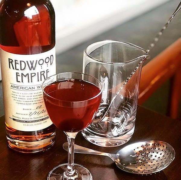 With a 60/40 blend of Rye and Bourbon, Redwood Empire creates a unique, flavorful cocktail // join us M - F, 4-6pm for cocktail hour. #RoohSF 📷: @redwoodempirewhiskey