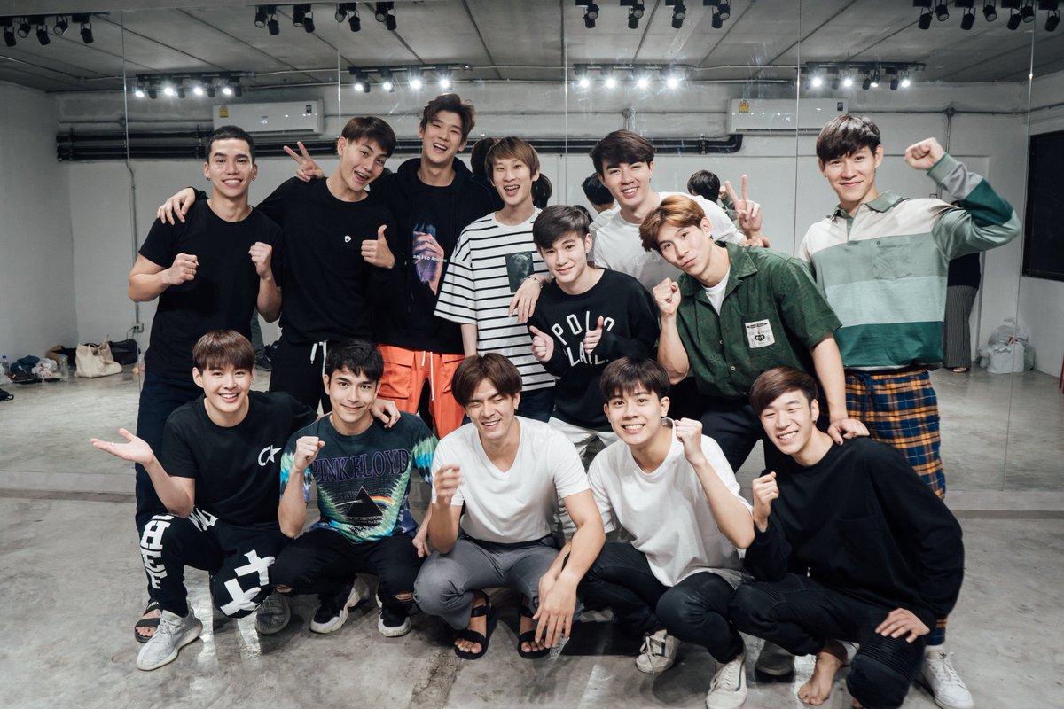 kokoro9241's tweet photo. #TutorZon is a ghost ship. You see Saint and Tommy in this pic, right? That's how they're supposed to be in the novel too.
#WhyRUtheseries https://t.co/scIk0tDuhi
