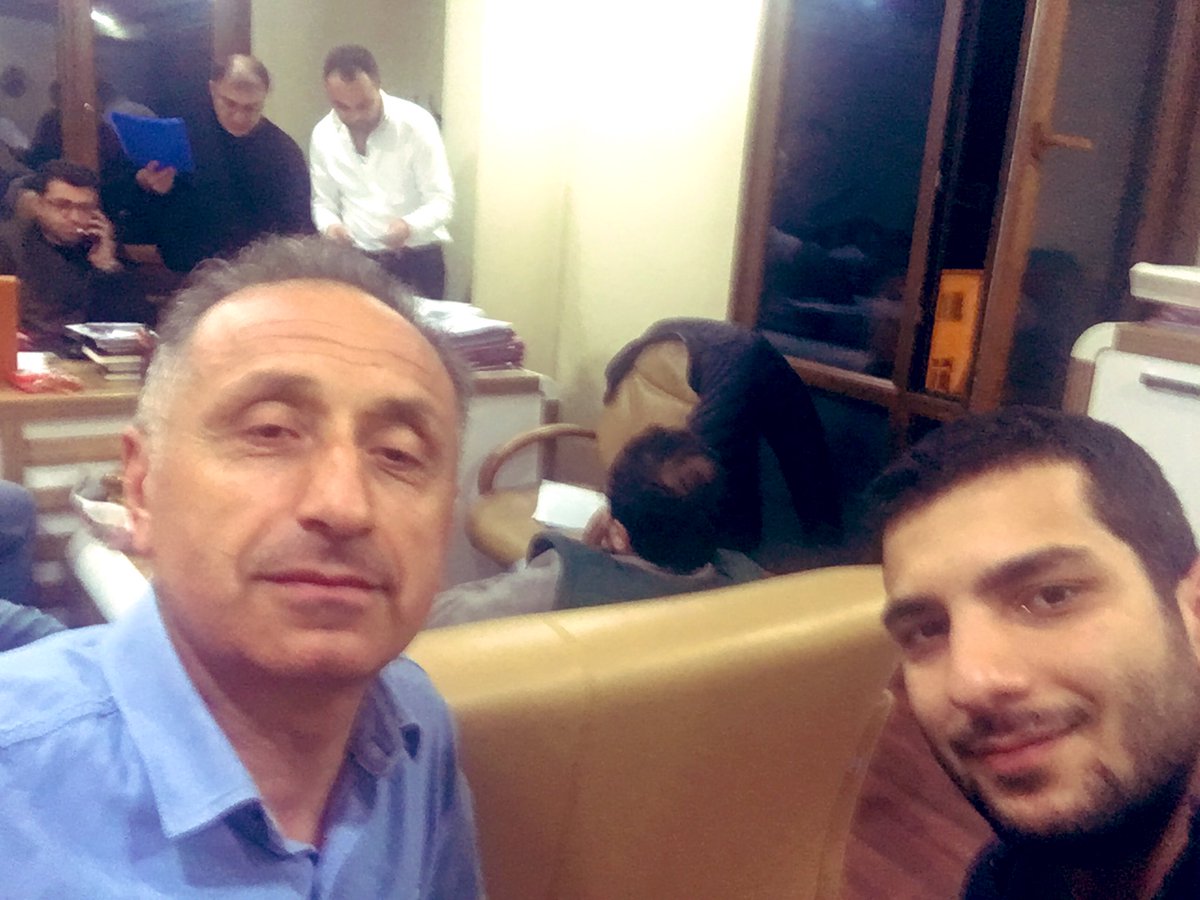 Uyku, yorgunluk demeden bütün usulsüzlüklere ilişkin dilekçeler hazırlandı. Bu emekler boşa çıkmasın, Yusufeli’nde martın sonu barış olsun. #BarışİleBaşaracağız