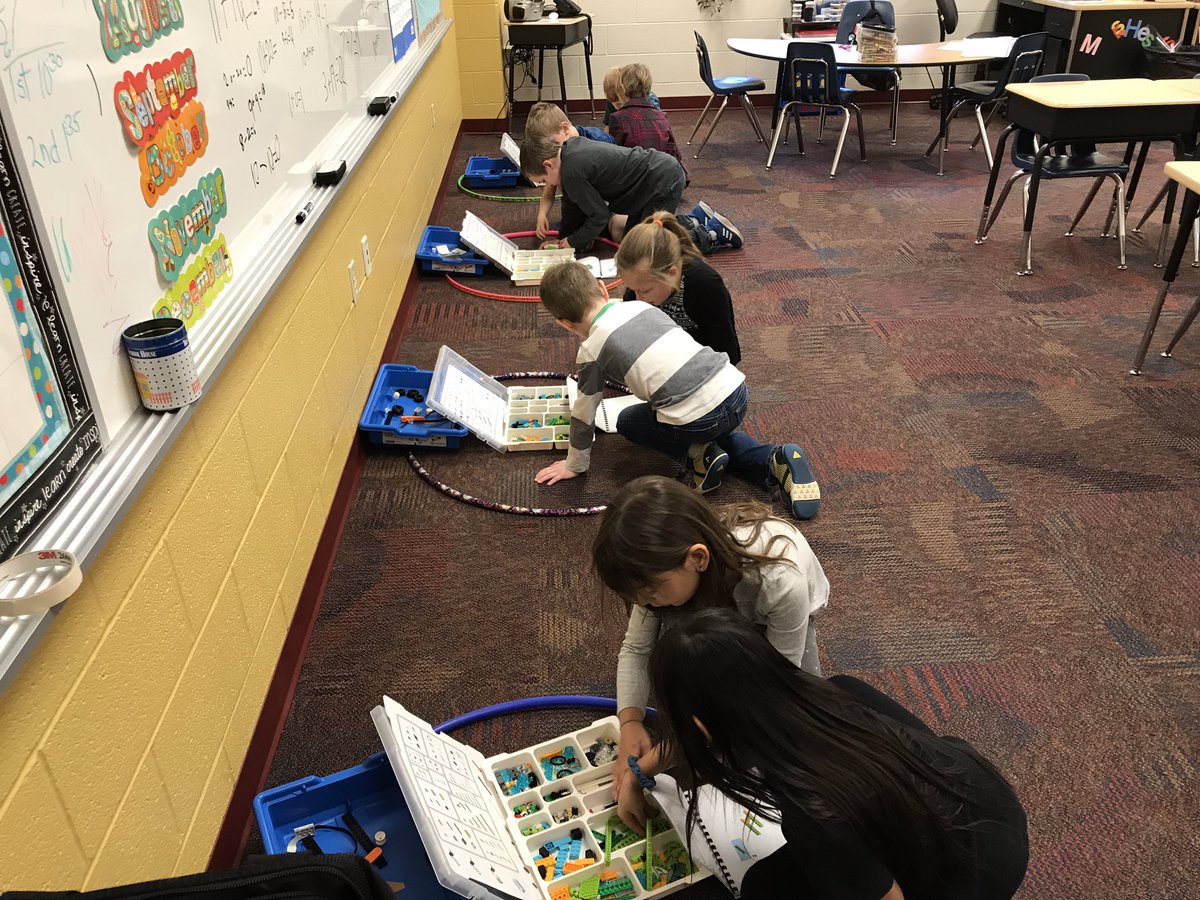 EdTechSmith's tweet photo. Instant engagement 2nd graders tackling @LEGO_Education #legowedo frog metamorphosis step 1 #thebuildattempt1 @LJMelemschool @rlschools #rlcodes https://t.co/j4gy1S1iU1