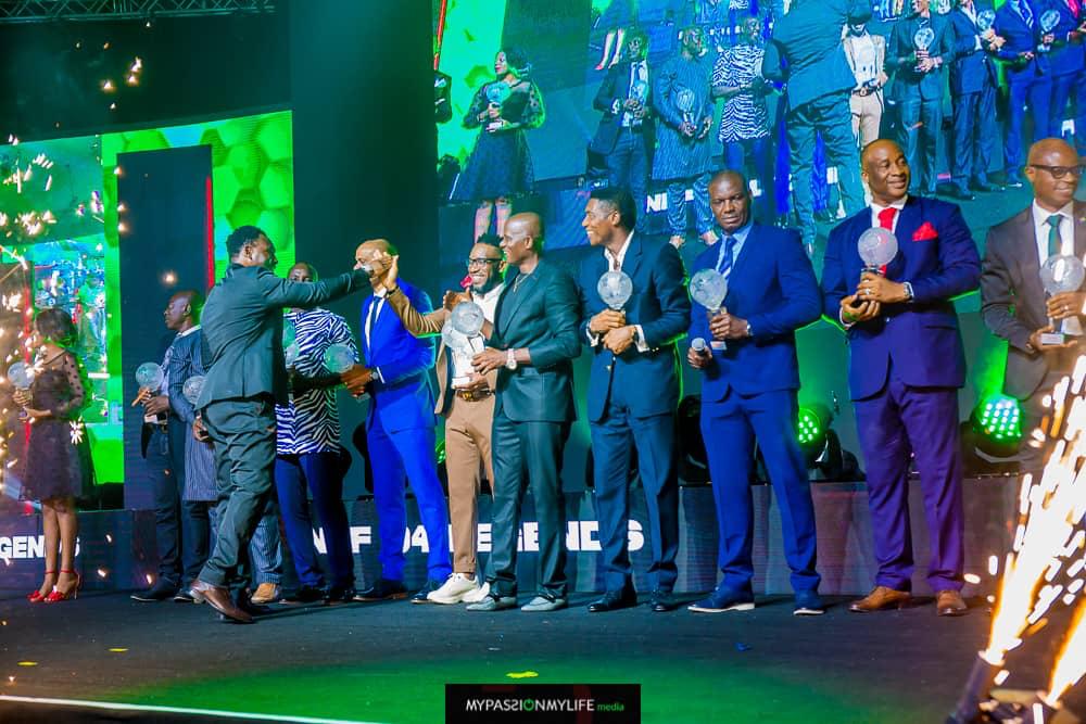 aiteonffawards's tweet photo. More from the #AiteoNffAwards2019

The 1994 @NGSuperEagles TEAM  were honoured in grandstyle!

LEGENDS FOR LIFE! 

#NightsofLegends #LegendsOfNigerianFootball #AiteoNffAwards https://t.co/9IEI8M4dOo
