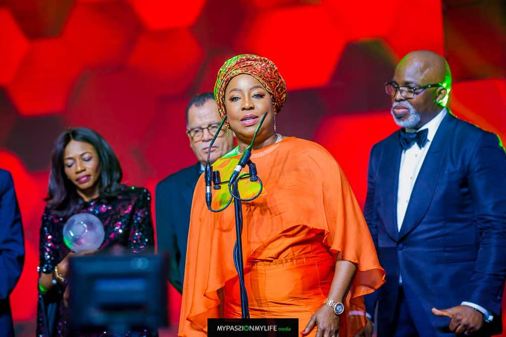 aiteonffawards's tweet photo. More From The #AiteoNffAwards2019

First Female Secretary General Of @FIFAcom - @fatma_samoura  presented THE ORDER OF MERIT for her outstanding contributions to the round leather game.

#NightOfLegends #LegendsOfNigerianFootball #AiteoNffAwards https://t.co/PnFumurKBD