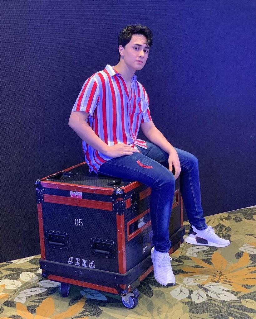 CherylJane3378's tweet photo. Super mowdel na talaga ang bebeboy namin...Keep it up Ed..Stay grounded &amp; focus..Basta hwg mayabang ha.Dami pang projs na darating para sau...you will see all your sacrifices &amp; its all worth it👌ingatan mo yung opportunities na dumating pra sau kasi minsan lang yan 💜💕🙏 https://t.co/I47NXS0zWN