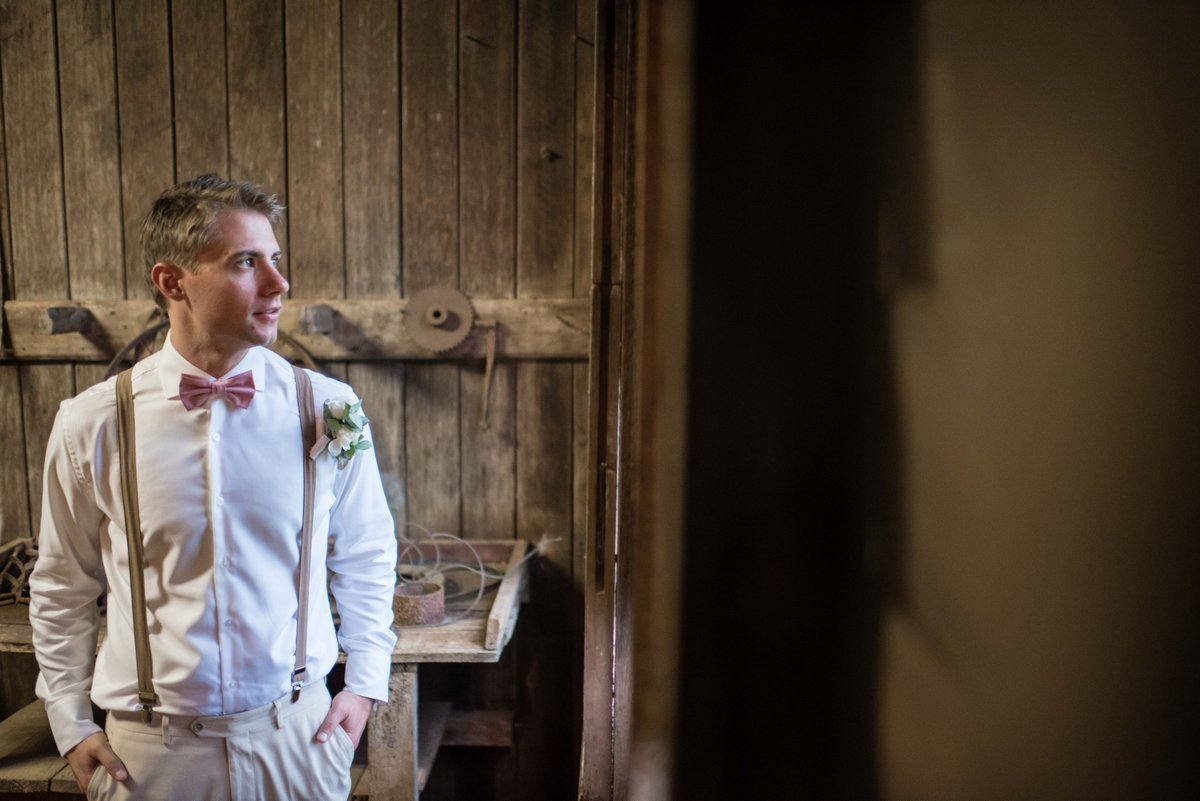 MattEdwards001's tweet photo. How good is this pant, shirt and braces and bowtie combo! Nick looking very Dapper in deed.
#weddingphotography #love #toowoombawedding #toowoombaweddings #countrywedding #lookslikefilm #toowoomba #heyheyhellomay #qldbride #junebugweddings #lovefolk #loveauthentic https://t.co/R9KZ0yrSHH