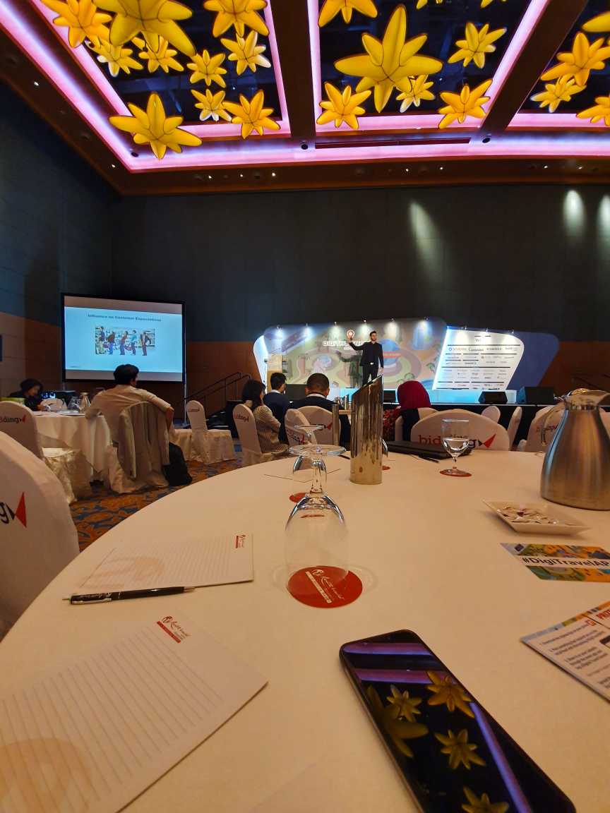 vibezrox's tweet photo. LogMeIn is in the stage. #DigiTravelAPAC #DigiTravelAPAC https://t.co/BScfTrvBDE