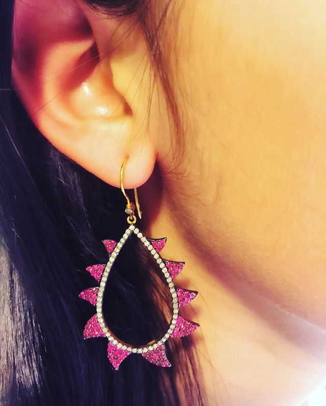 MeghnaJewels's tweet photo. Claw earrings in 18k gold, sterling silver, ruby and diamonds in our signature pavearches! #meghnajewels⁣
*⁣
#jewelryaddict #instajewelry #jewellery #jewelry #fashionista #couturedailydose #jewelrygram #handmadejewelry #jotd #uniquejewelry #luxuryjew… https://t.co/0ad1MwrK83 https://t.co/EWWG0ERAEz