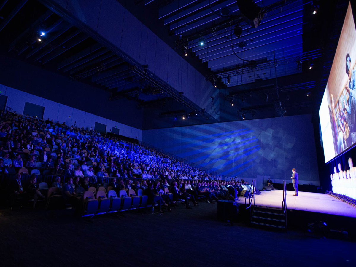 HP_Australia's tweet photo. First up, MD Mike Boyle shares #MegatrendsbyHP and how innovation is in our DNA #HPEvolution2019. https://t.co/rEHZ96SOmt