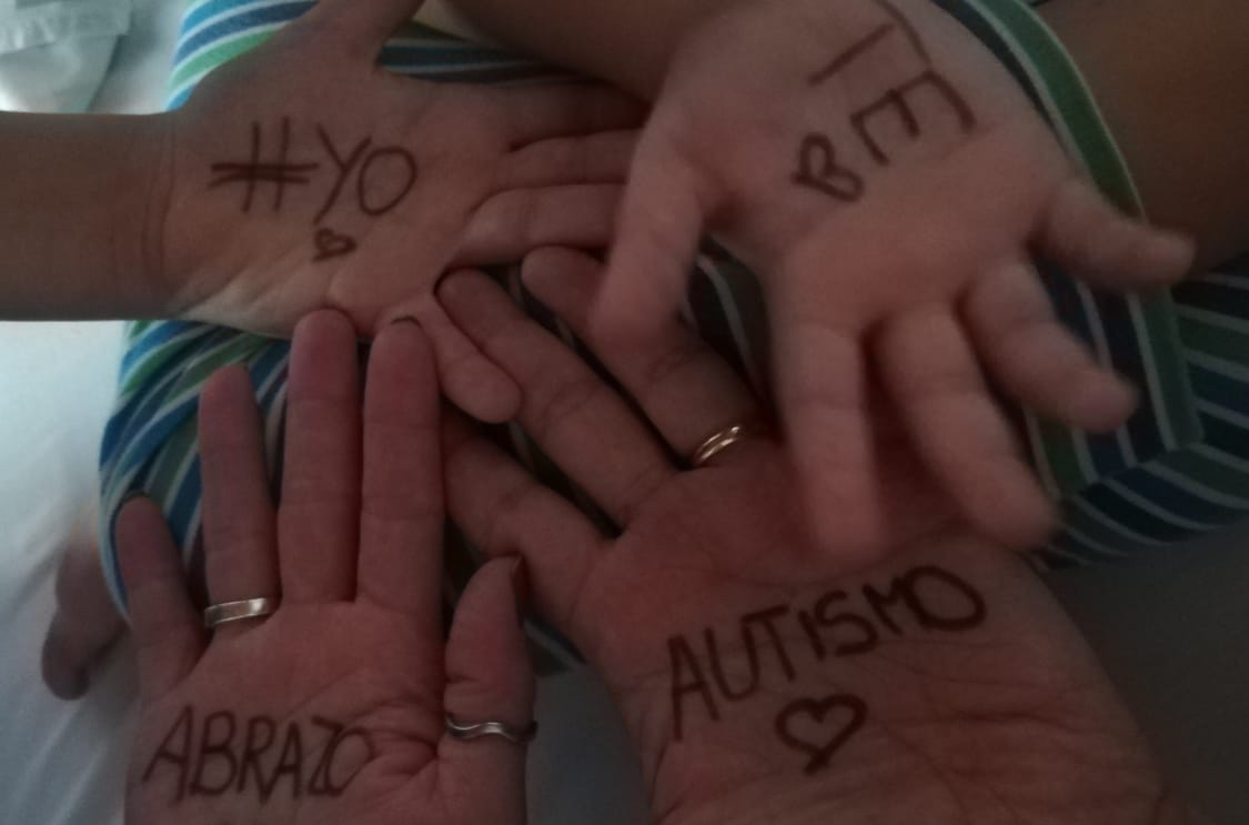 #HablemosDeAutismo  #DiaMundialAutismo #Autismo #familiaAzul