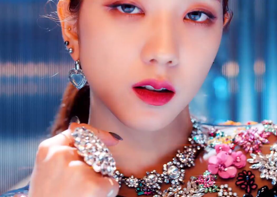 MyDreamaze's tweet photo. So look at them
Is coming... #KILLLTHISLOVE #THEYKILLUS #BLACKPINK #JENNIE #LISA #JISOO #ROSÉ
@ygofficialblink #TEASER https://t.co/lcwCvTw38l