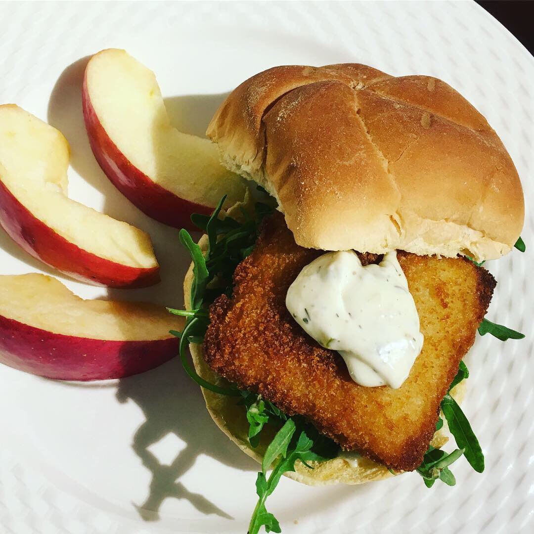 LindaCornish's tweet photo. Semi-Homemade Fish Sandwich for a quick & tasty dinner tonight! ๐Tartar Sauce & Wild Alaskan Pollock go so well together. ๐๐๐๐
. . .
#seafood2xwk #wapfor40 #omega3s #wildalaskanpollock #trustgortons #littleseafoodies https://t.co/vJ2lan9QiL