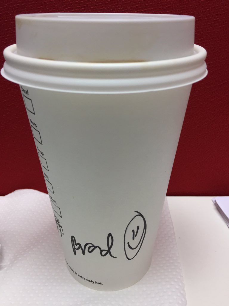 pitshot's tweet photo. Na miss si cutie barista kaya napa kape sa Starbucks ng di oras. Pero di nasayang, he smiled at me kahit may ginagawa sya and wala sa counter. ππ #lande #hindot hahaha https://t.co/oitcgVLdH3