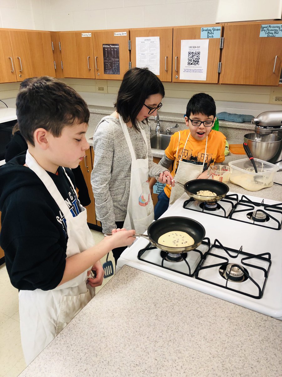 MsSterba's tweet image. Our Pancake lab 🥞 came in at the perfect time during IAR testing and adjusting to a new schedule. 6th graders ate them right up having FACS in the morning instead of the afternoon. #perfectbreakfast #homemade #pancakes #facs #6thgradd @glencrestms