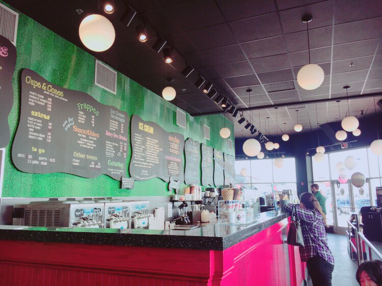 jazz0128's tweet photo. Bostonマスターのお2人
@kAzuee さん
@IdakohKoh さん
に先日教えて頂いたアイスクリーム屋さんの1つを本日発見したので行ってみました。
シンプルにバニラアイス美味しかったです。(グミトッピングしたけどw)
コーヒーも濃厚で美味しくびっくりしました‼️ありがとうございます💕🌸
#JPLICKS https://t.co/AEcGbsk6yj