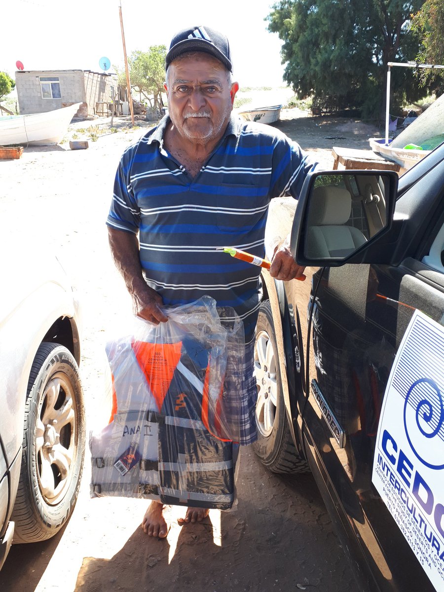 Continuamos con la entrega de chalecos salvavidas y bengalas para la seguridad de nuestros amigos del Corredor en Desemboque Mpio. Caborca Son. Apoyo de mina la Herradura