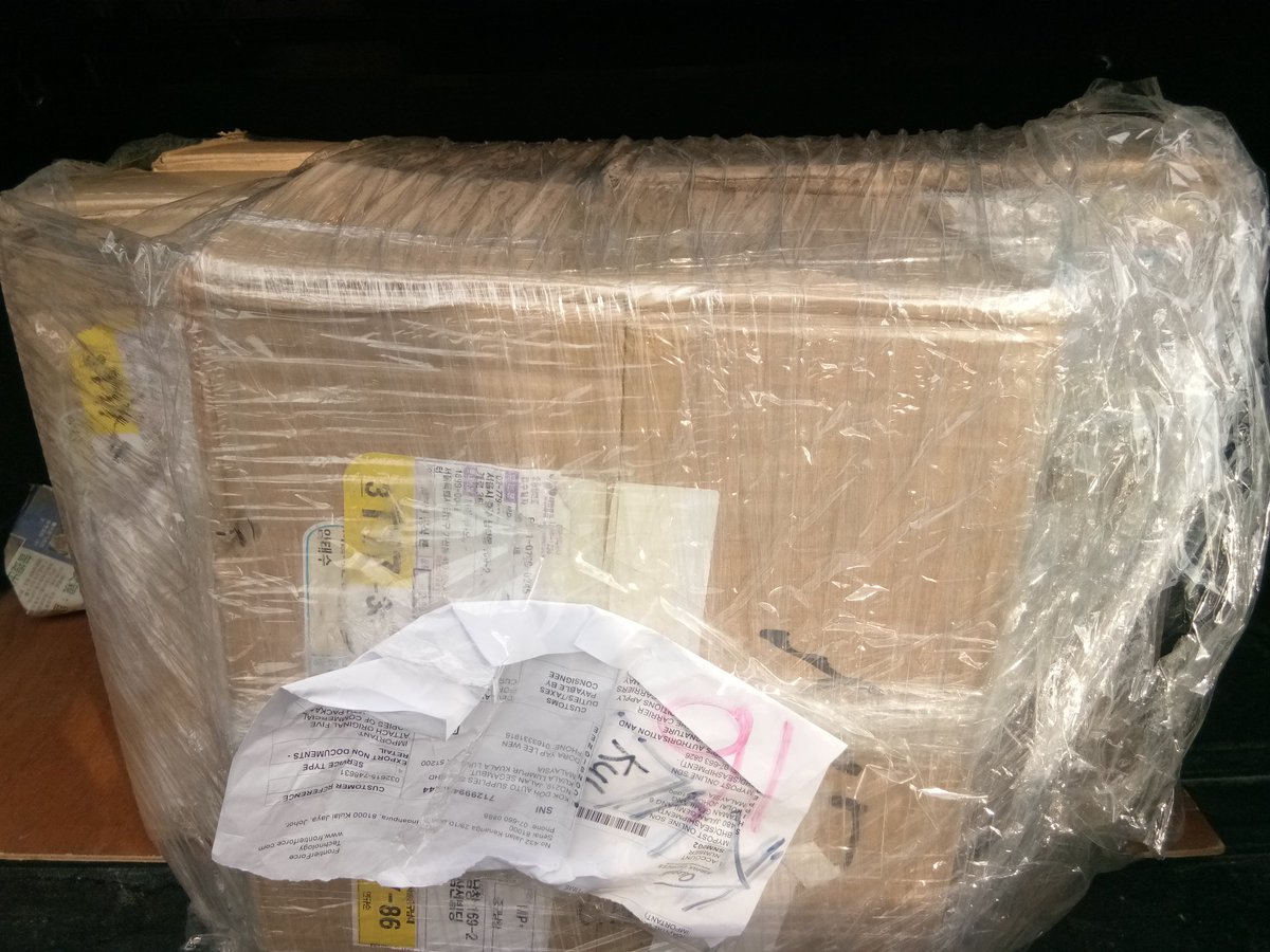 The90s_Msia's tweet photo. Good Morning Everyone ! Good news to all Seventeen 3rd Generation memberships kits buyers , goods finally had been reach Malaysia after one year.  Really Sorry for late TT https://t.co/s9qArXR0MN