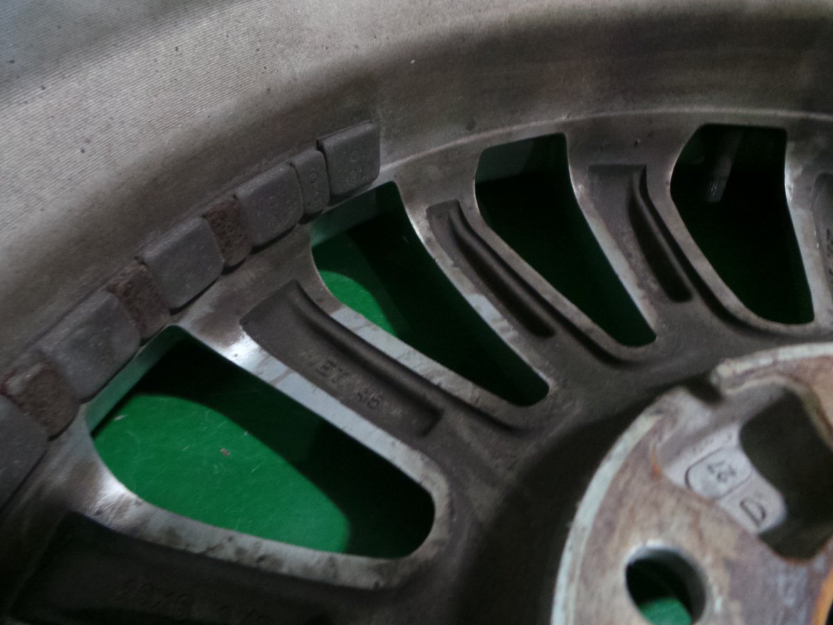 nsdnewstar's tweet photo. Wheels before cleaning and after cleaning https://t.co/DClXZq5yev