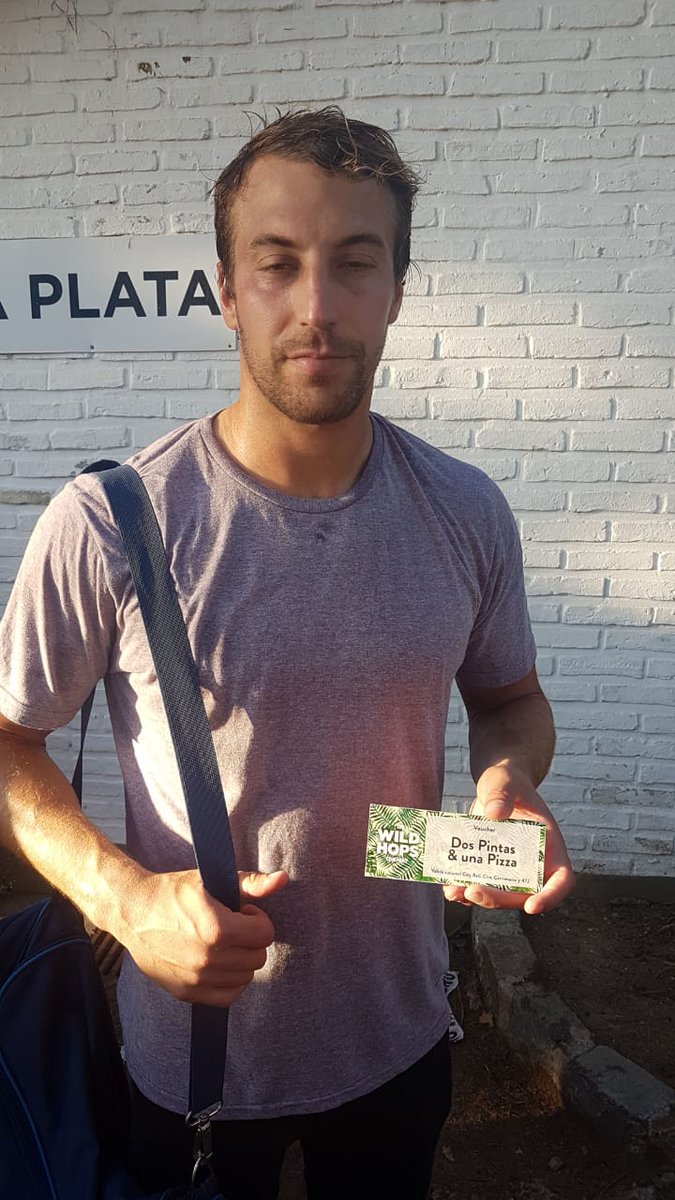RugbyLine's tweet photo. #Premios #RugbyLine Y cerramos los premios para los jugadores de @laplatarugby:
@paesano_pizza premió a Antonio Boccadoro; la @UniDelEsteLP reconoció a Augusto García Larcher; y #WildHops obsequió un voucher a @Pedromercerat.
¡Gracias a nuestros auspiciantes!
#EnTodasLasCanchas https://t.co/Sudh0O7UnZ