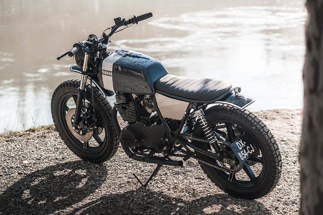 pipeburn's tweet image. RIDE THE DRAGON. Panache Custom’s ‘Falkor’ Yamaha XS360 Scrambler pipeburn.com/home/2019/04/0… #Yamaha #XS360 #Scrambler #Custom #Motorcycle #Pipeburn #Panache #France