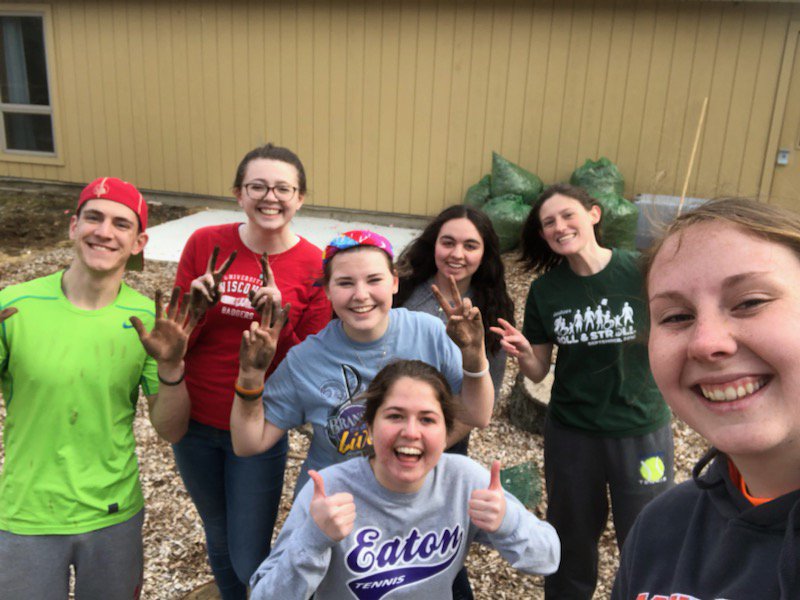 ACTION_BGSU's tweet photo. Another group of ACTION scholars volunteers this evening for the Wood County Parks District with raking and cleaning up the park. https://t.co/tIeyyZ27Oq