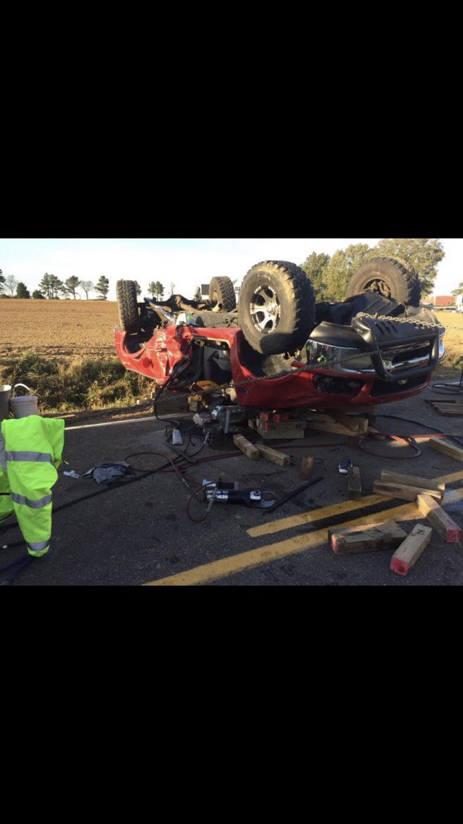 lakynpasxhall's tweet photo. @kpatterson2301 Hi sister!!! This is what happens when people don’t stop at stop signs,,,completely! Not only did I almost lose my life but my best friend/boyfriend almost lost his,, two people that I know of also lost their life at this very same spot because someone didn’t stop either https://t.co/3v3BXSrCgA