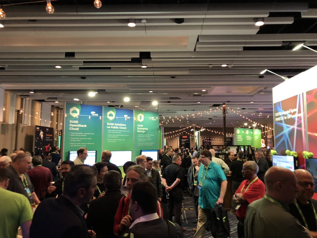StevenDickens3's tweet image. Great night at the client reception #IBMLinuxONE @IBMLinuxONE #OpenSource #Linux @IBMSystems #SUSECON