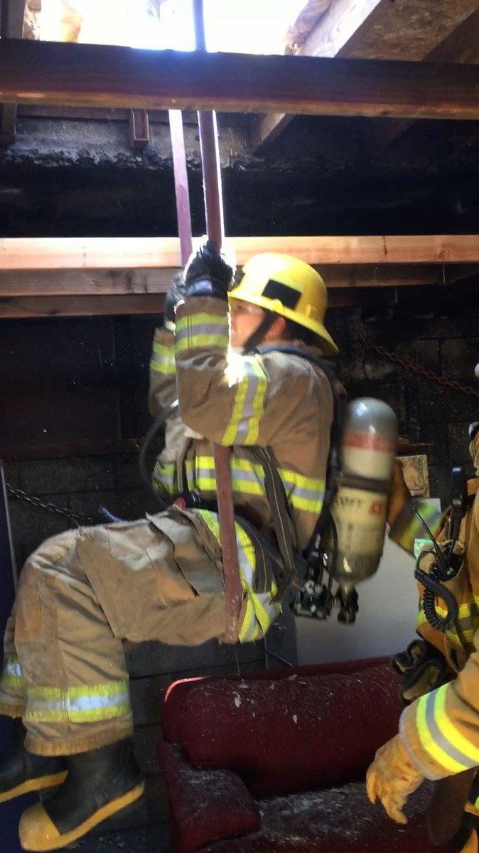 SantaMonicaFire's tweet image. 🔥SMFD Recruit Academy 2019-1 | Fire Ground Fire Attack, Forcible Entry, R.I.C., Vertical Ventilation. #smfdfireacademy20191 #SMFD #smfdrecruitacademy #firefighters #mayday #firefighterrecruit #firegroundsurvival 🔗facebook.com/pg/santamonica… 🚒🚒