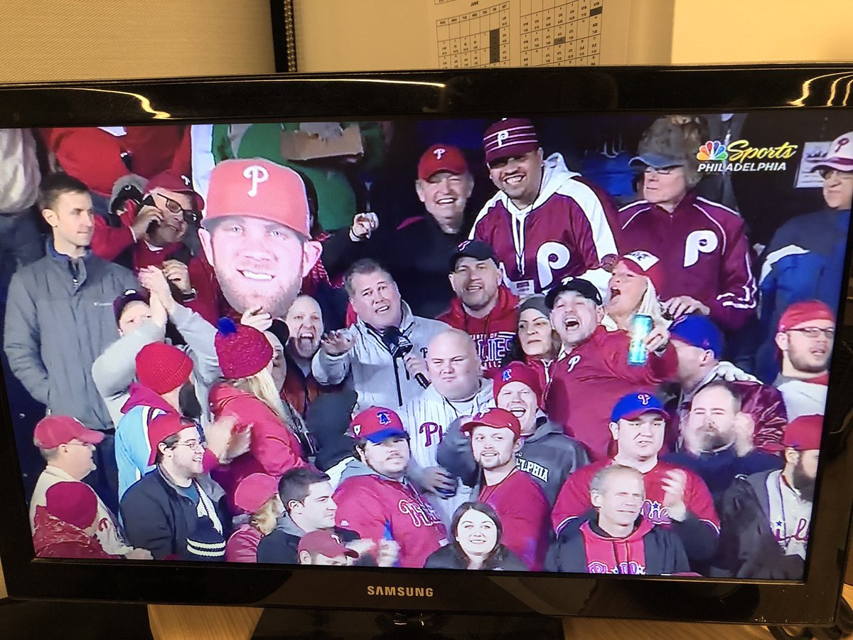 amyfadoolNBCS's tweet photo. .@GmurphNBCS is a man of the (Philly) people! Love this. #Section142 #natitude https://t.co/QtrEP3Wyet