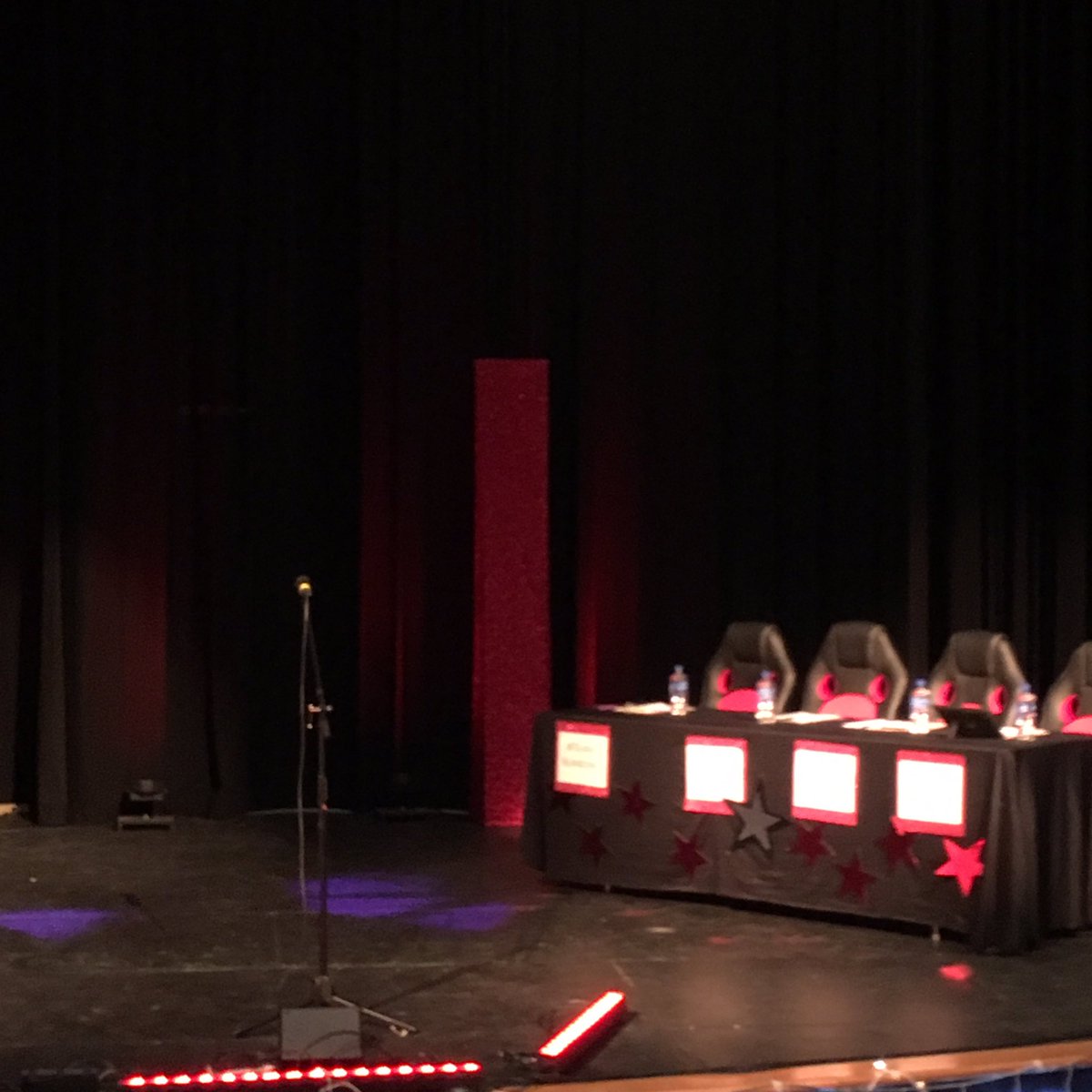 SkunkSv's tweet photo. ROUND ONE OF THE VOICE!!! Sing your hearts out guys!!! 
💚🎤💛🎤💚
#saintvincentcollege #svc #svcthevoice #thevoice https://t.co/BdxK5P45fg