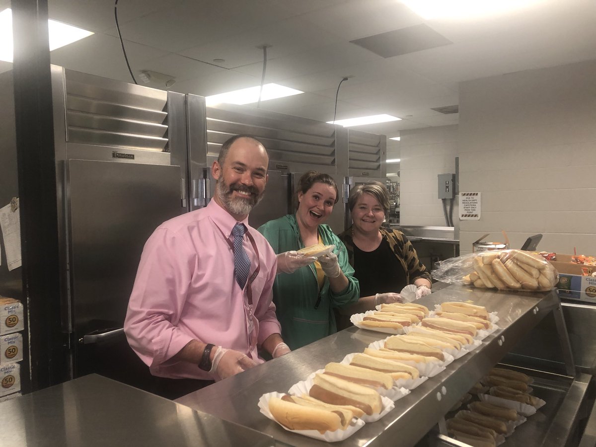 TweetDCS_HLIS's tweet photo. Awesome turnout for our “Dog and Data” night. Thank you HLIS parents for helping us raise the bar!!! Your support is invaluable to our success! #SpringSprint #RaisetheBar #GreatParents #AmazingStaff #LuckyPrincipal https://t.co/KTz4qJDUoo