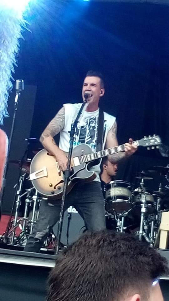 Tammy_2018_01's tweet image. @TOADM Tyler thank you for signing her cd! See you again @roxodus in July #rockerkid #Erykahrocks  #mygranddaughter #roadtrippartner #50+concertssofar