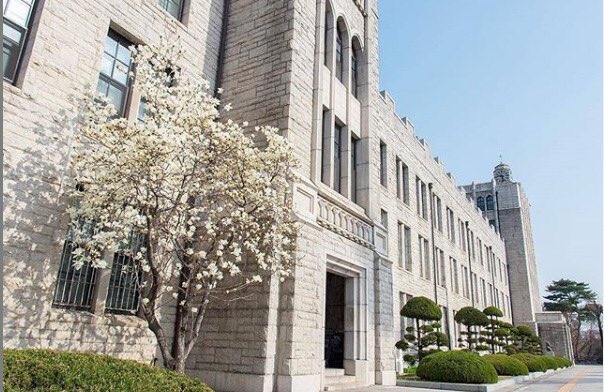 FeerVega_'s tweet photo. Korea University se ve súper bonita con los cerezos 🥺💖 Regrésenme, plx. https://t.co/RcyJUrdcfu