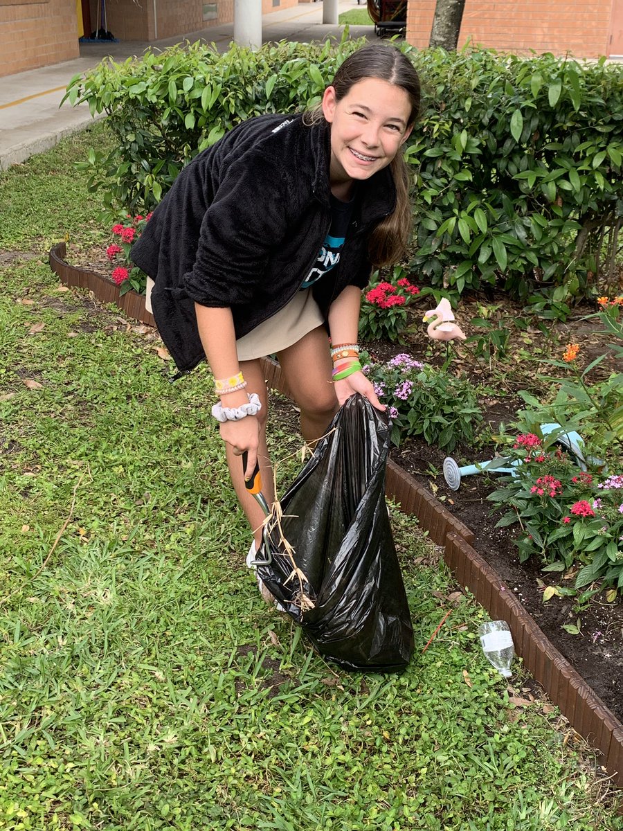 CalusaGreenTeam's tweet photo. When our plans change for @kmatters365 what do we do? We do a campus clean up! Weeding, planting, tending, and picking up 1,200 pieces of trash! #whatwouldcoachdo #greenschoolofexcellence @CalusaES #ourflockrocks https://t.co/dTAMyIzFGO