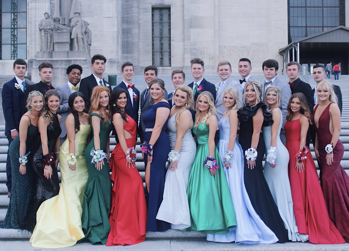 courtlin_'s tweet photo. slayed it one last time with my besties #srprom #bittersweet https://t.co/WooleZn4WS
