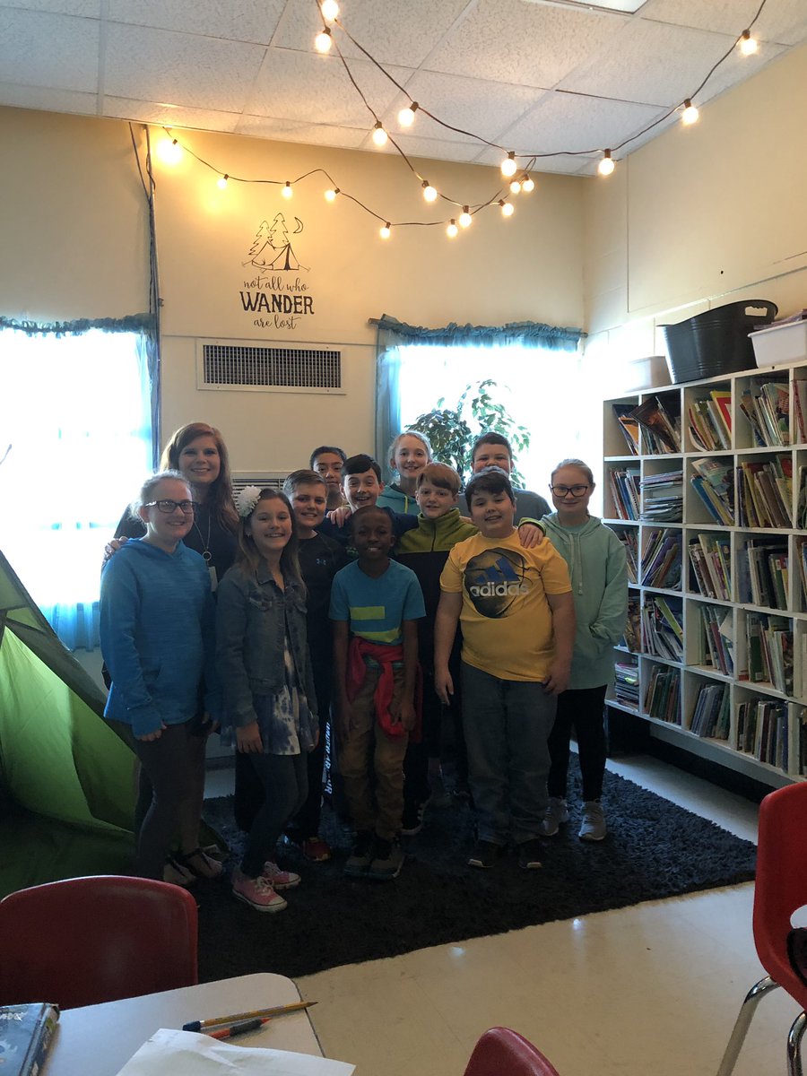 mrsdarladay's tweet photo. #AutismAwareness #wearblue @AlbertvilleEES https://t.co/OudD5wFnSm