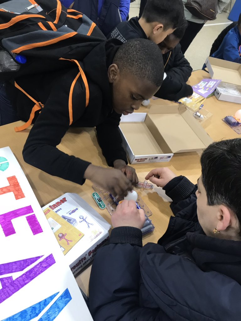 SPEDcialHeart's tweet photo. Students showed off their knowledge of circuitry by demonstrating how to build circuits to family and friends #capableconnectedsecure #ChatsWORTHY #fullSTEAMahead https://t.co/EfMaHBZ7D2
