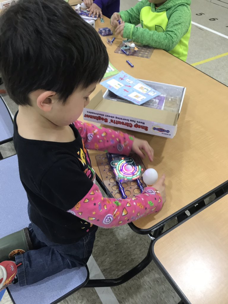 SPEDcialHeart's tweet photo. Students showed off their knowledge of circuitry by demonstrating how to build circuits to family and friends #capableconnectedsecure #ChatsWORTHY #fullSTEAMahead https://t.co/EfMaHBZ7D2