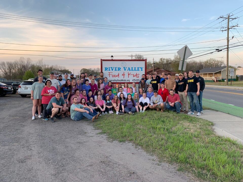 ATU_OoO's tweet photo. Today all organizations across Greek life helped volunteer around the community at locations such as: Boys and Girls Club, Marva’s Workshop, River Valley Child Advocacy Center, and River Valley 4 Kids. Thank you for helping #ATUGreekWeek2k19 start off to be a great success https://t.co/gE7ZFj4XUI