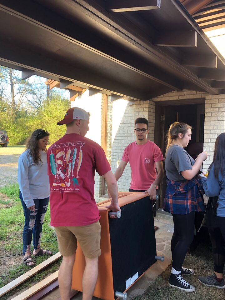 ATU_OoO's tweet photo. Today all organizations across Greek life helped volunteer around the community at locations such as: Boys and Girls Club, Marva’s Workshop, River Valley Child Advocacy Center, and River Valley 4 Kids. Thank you for helping #ATUGreekWeek2k19 start off to be a great success https://t.co/gE7ZFj4XUI