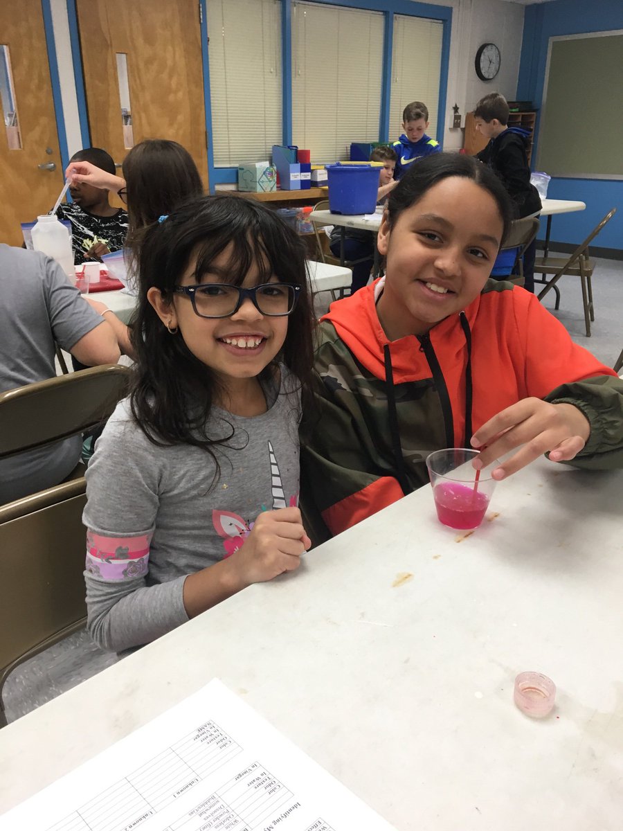 MissPesavento's tweet photo. Students learning all about chemistry and making slime during Hi Tech Hi Touch! #sciencerocks @Willard_School @MeganFSirois https://t.co/6TpXvA1O5B