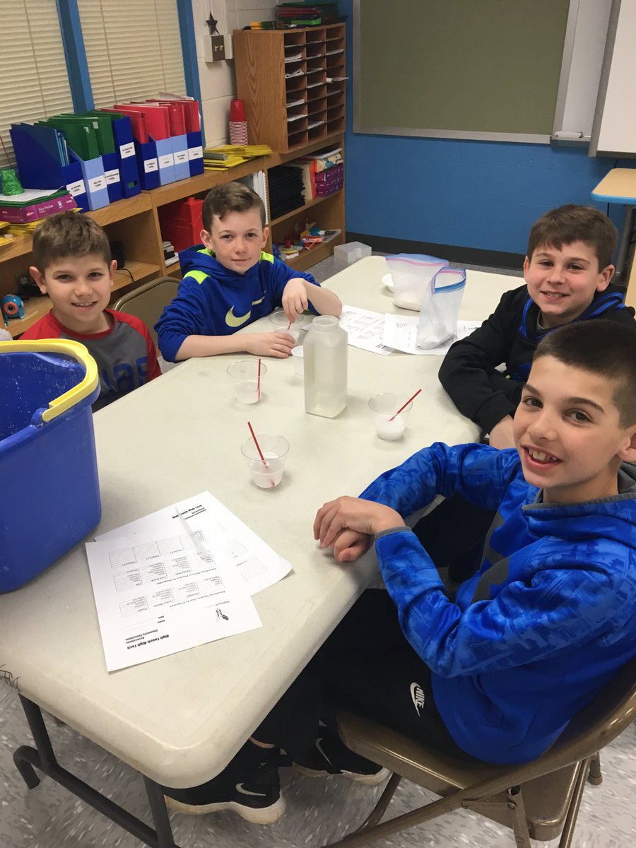 MissPesavento's tweet photo. Students learning all about chemistry and making slime during Hi Tech Hi Touch! #sciencerocks @Willard_School @MeganFSirois https://t.co/6TpXvA1O5B