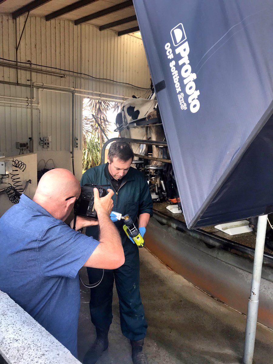 ShoofIntl's tweet photo. What’s going on here then? 🤔🐄 Not your average day in the #milking shed. Some very cool news coming your way soon... #farming #innovation #ShoofIntl https://t.co/qr5RTXLkym