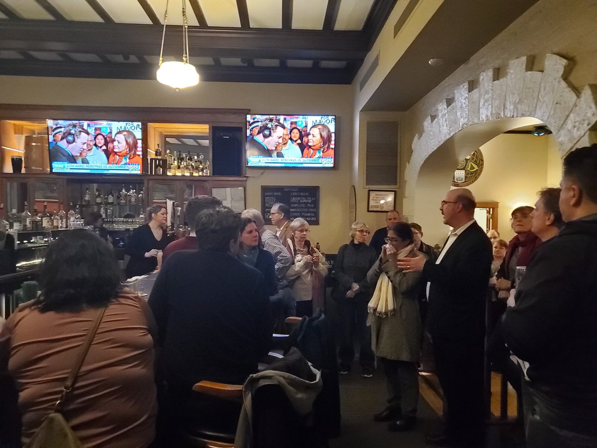 Murphyfor39's tweet photo. I am honored to have earned the support of so many of my neighbors. I am proud of the changes we have made - and will continue to make - in 39. This fight continues and I look forward to standing with you in holding our new Alderman accountable to the promises she made to voters. https://t.co/51LuGFzLse
