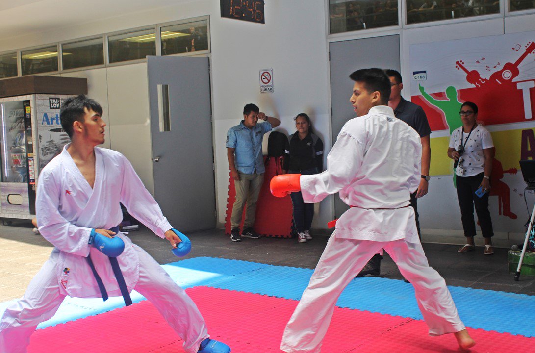 dcdusil's tweet photo. Este martes 02 de abril, Oliver Del Castillo, Alvaro Ávila y Juan Rios, deportistas USIL de nuestra selección de karate, nos deleitaron con su destreza en vibrantes combates en la Semana Mundial de la Actividad Física. #ModoUSIL 🥋🏅 https://t.co/O6hDTe98fg