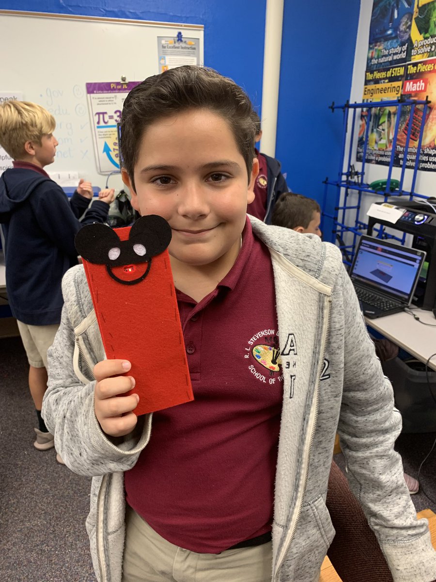 oconnorstacey2's tweet photo. Bookmark circuits made with conductive thread and LED’s. https://t.co/BYpFflsyFf
